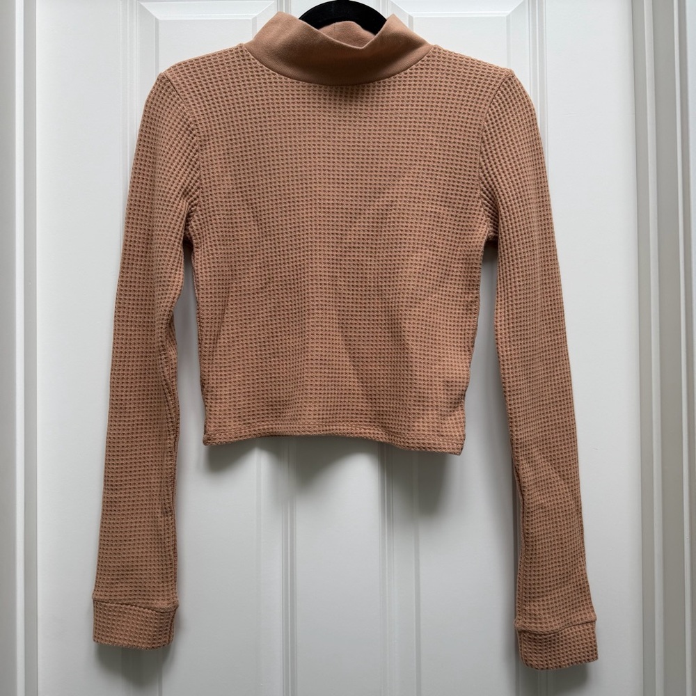 AERIE BLIZZARD WAFFLE MOCK NECK LONG SLEEVE CROPPED SHIRT TAN MEDIUM NWT